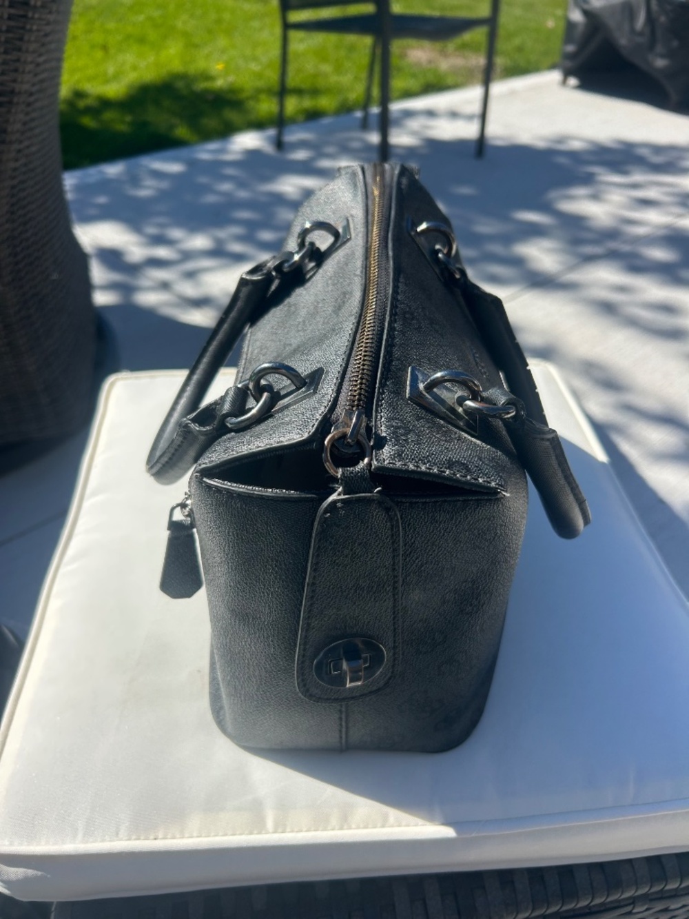 Guess purse - Picture 8 of 10